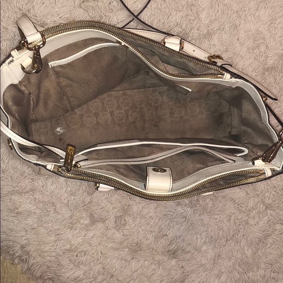 MK bag FREE w/ $300 purchase! - Picture 4 of 7